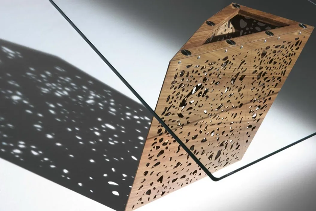 RIDDLED TABLE Esstisch
