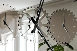 TIMES Spiegel mit Uhr